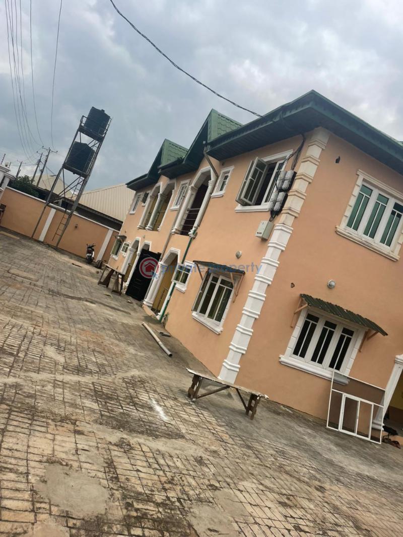 Newly available standard 3bedroom flat at akoto estate elebu with modern facilities. - 1 3 bedroom Block Of Flats For Rent Akoto Elebu Ibadan Oyo - 1