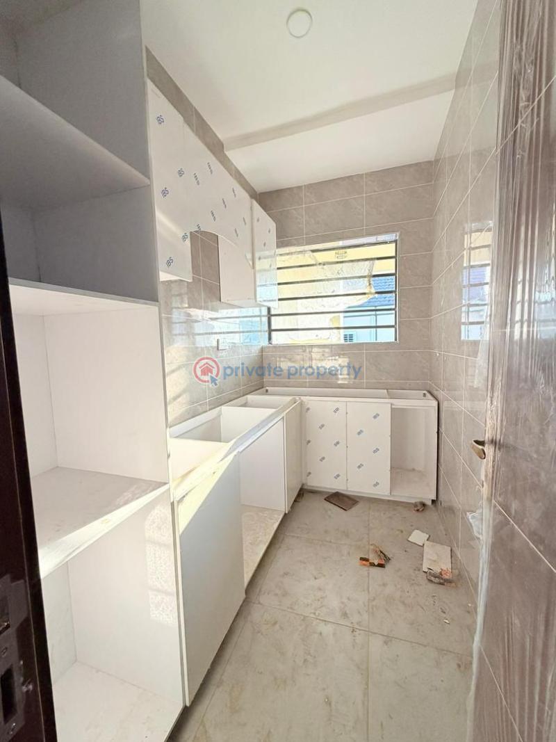 2 bedroom Block Of Flats For Sale Surulere Lagos - 5