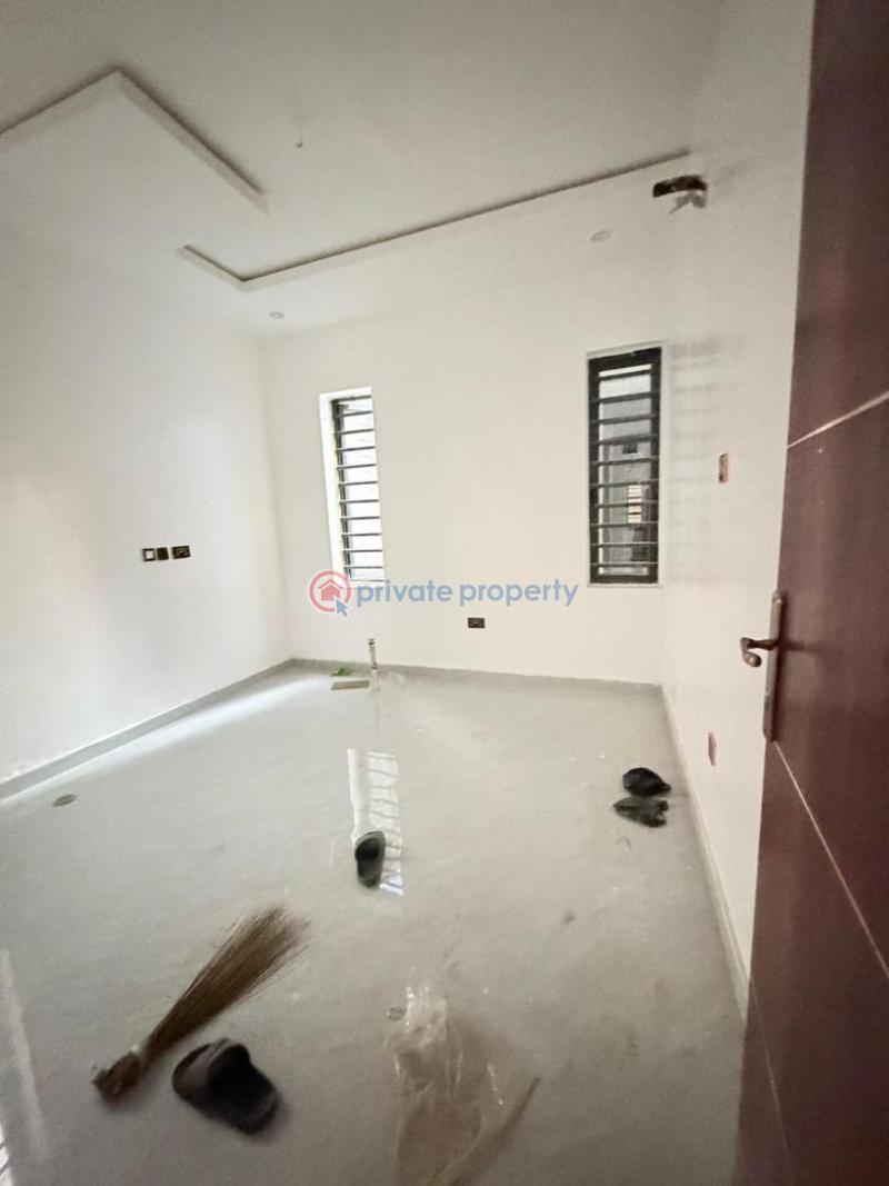 2 bedroom Block Of Flats For Sale Surulere Lagos - 4