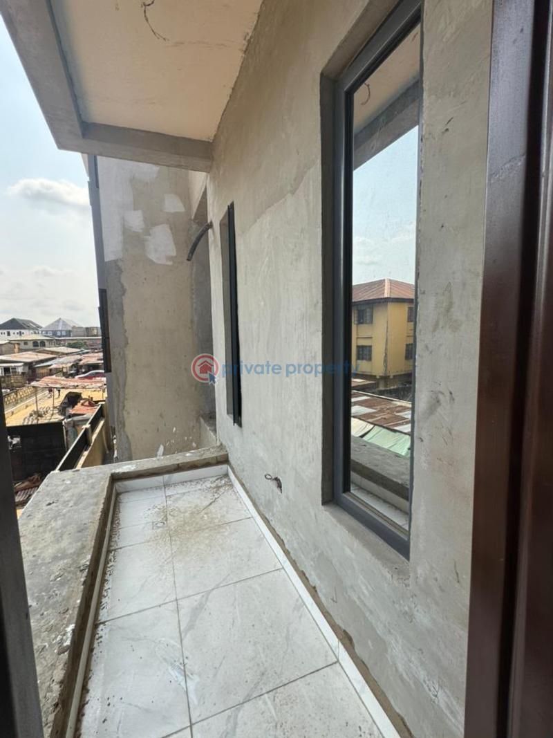 2 bedroom Block Of Flats For Sale Gbagada Lagos - 8