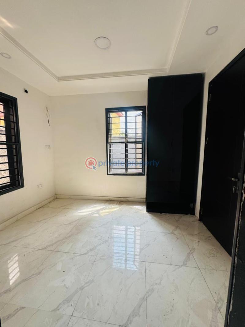 2 bedroom Block Of Flats For Sale Maryland Lagos - 6