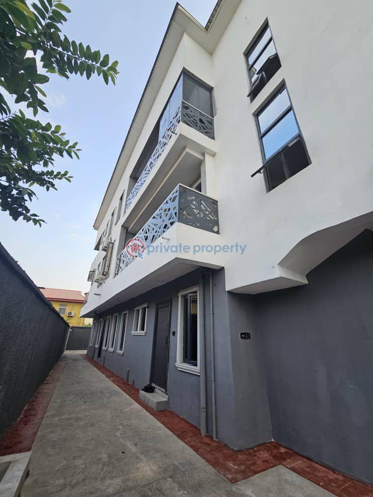 2 bedroom Block Of Flats For Sale Mende Maryland Lagos - 0