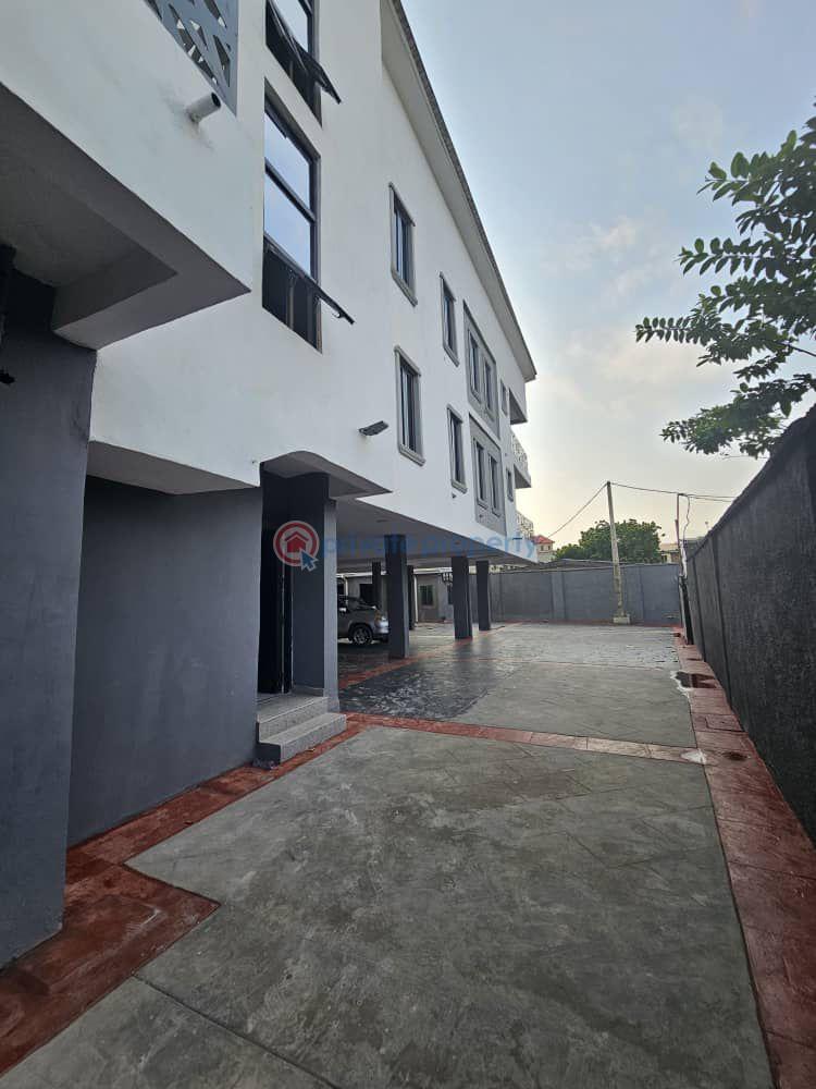 2 bedroom Block Of Flats For Sale Mende Maryland Lagos - 1