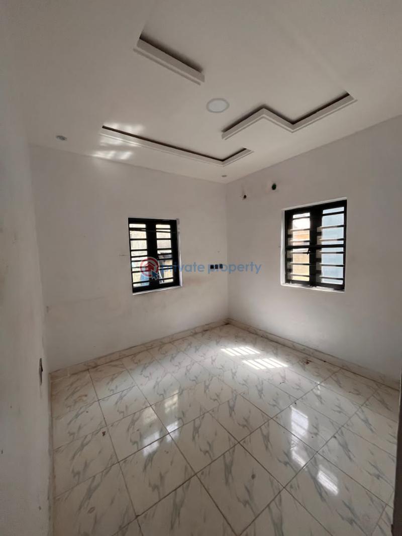 2 bedroom Block Of Flats For Rent Olufemi Off Ogunlana Drive Ogunlana Surulere Lagos - 0