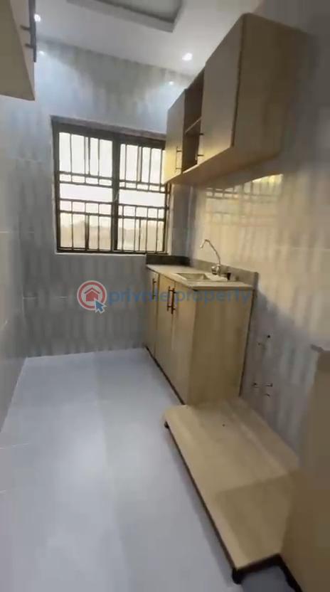 2 bedroom Block Of Flats For Rent Ijesha Surulere Lagos - 12