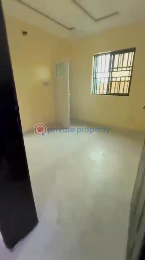 2 bedroom Block Of Flats For Rent Ijesha Surulere Lagos - 4