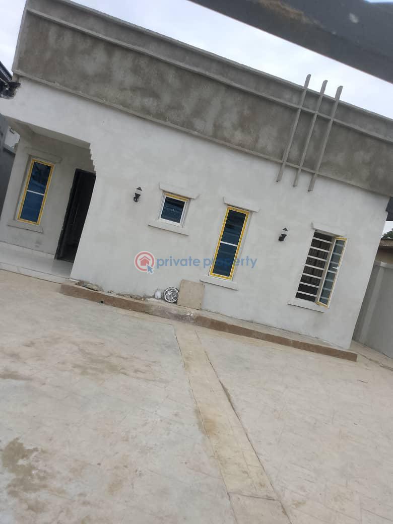 8 bedroom Detached Bungalow For Sale Off Governor Road Lagos Ikotun Lagos Governor's Road Ikotun Ikotun/Igando Lagos - 4