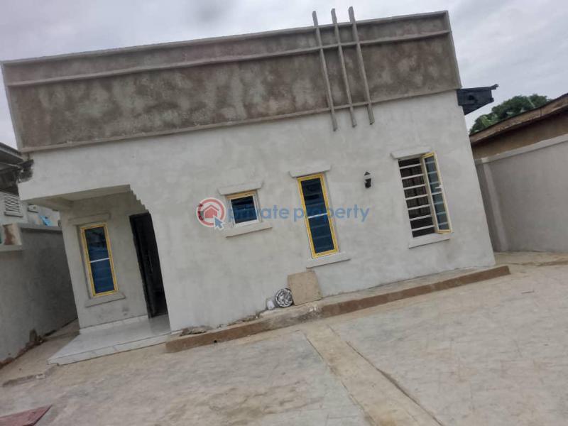 8 bedroom Detached Bungalow For Sale Off Governor Road Lagos Ikotun Lagos Governor's Road Ikotun Ikotun/Igando Lagos - 1