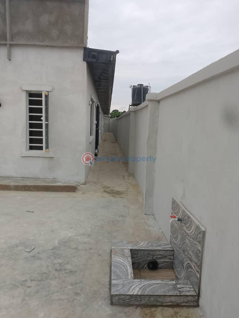 8 bedroom Detached Bungalow For Sale Off Governor Road Lagos Ikotun Lagos Governor's Road Ikotun Ikotun/Igando Lagos - 2