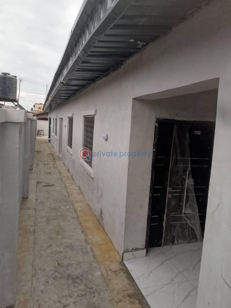 8 bedroom Detached Bungalow For Sale Off Governor Road Lagos Ikotun Lagos Governor's Road Ikotun Ikotun/Igando Lagos - 7