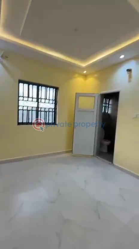 2 bedroom Block Of Flats For Rent Ijesha Surulere Lagos - 14