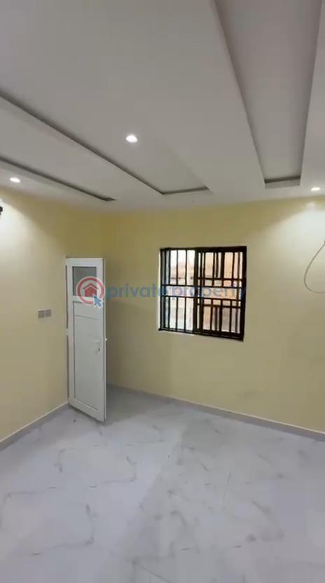 2 bedroom Block Of Flats For Rent Ijesha Surulere Lagos - 6