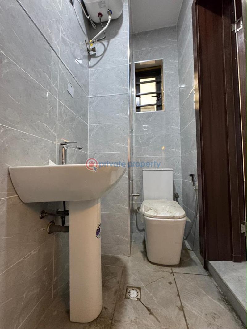 2 bedroom Block Of Flats For Sale Surulere Lagos - 3