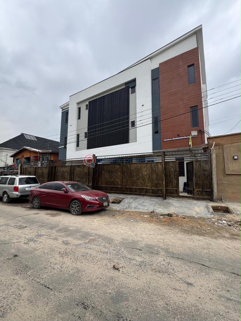 2 bedroom Block Of Flats For Sale Surulere Lagos - 1