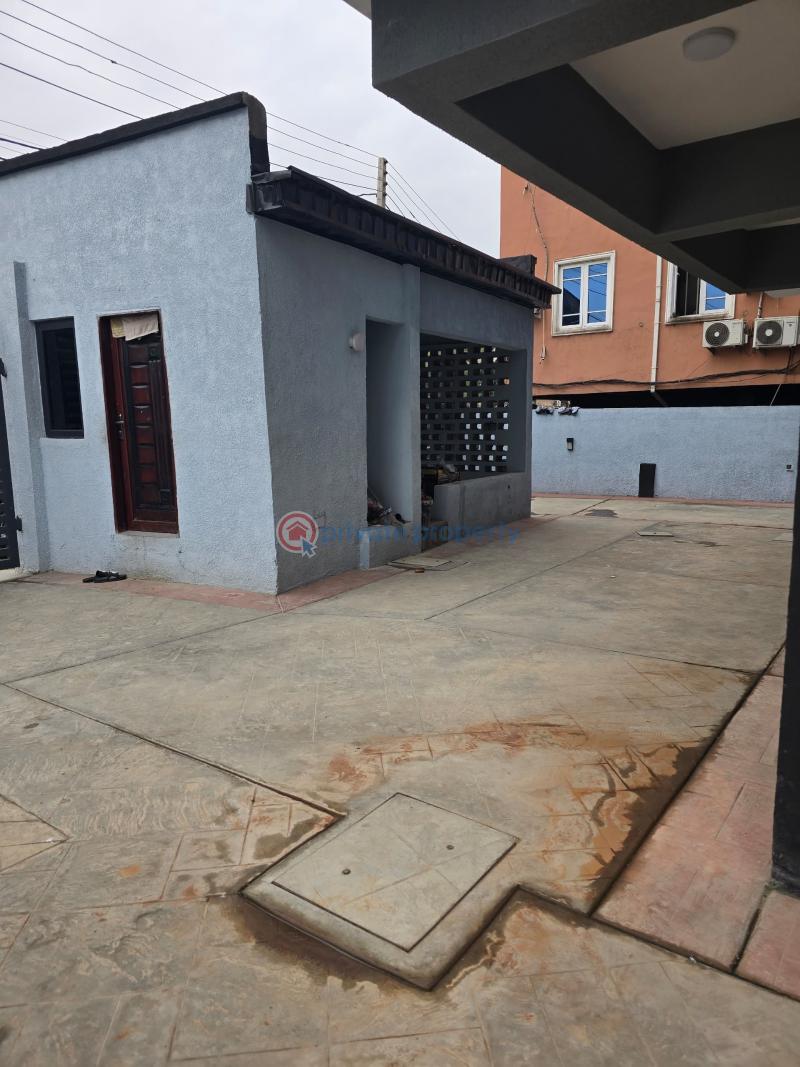 2 bedroom Block Of Flats For Sale Off Babs Animashaun, Surulere Lagos - 2