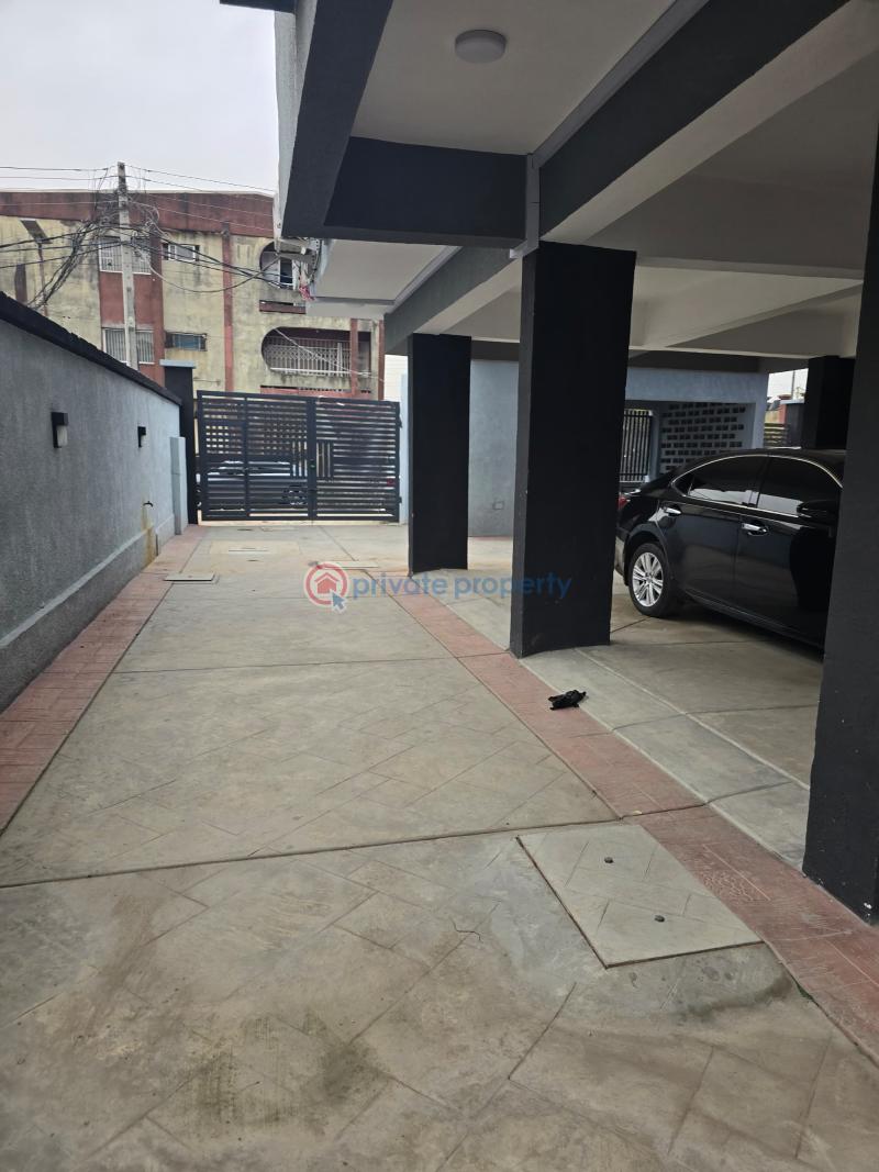 2 bedroom Block Of Flats For Sale Off Babs Animashaun, Surulere Lagos - 9
