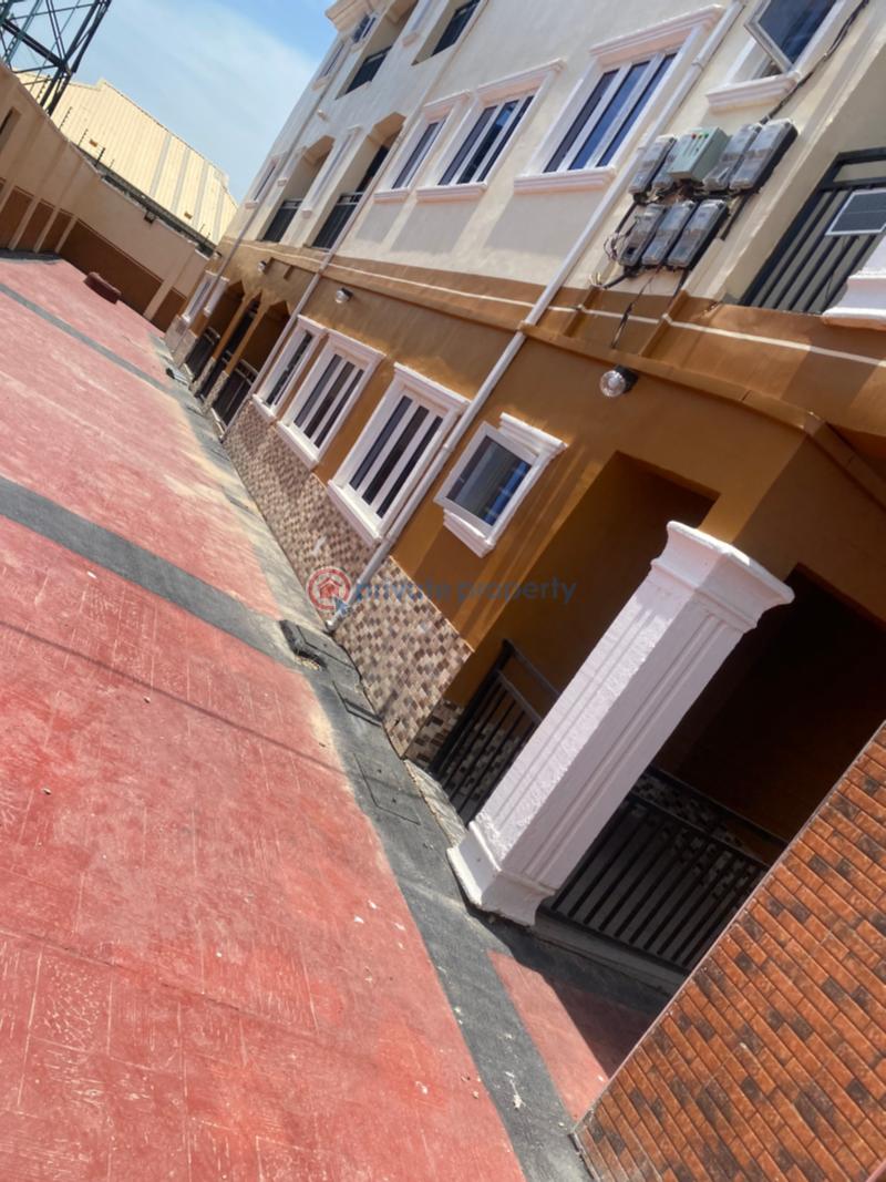 2 bedroom Block Of Flats For Rent Promiseland Elebu Akala Express Ibadan Oyo - 1