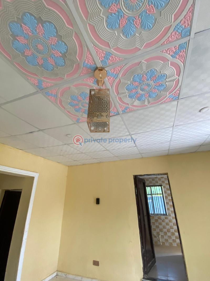 House For Sale Location: Elenushosho Off Ologolo Nihort Road 15minutes Drive To Alpha Grace Estate. Ibadan Oyo - 6