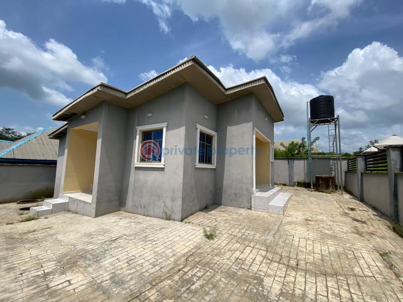House For Sale Location: Elenushosho Off Ologolo Nihort Road 15minutes Drive To Alpha Grace Estate. Ibadan Oyo - 1