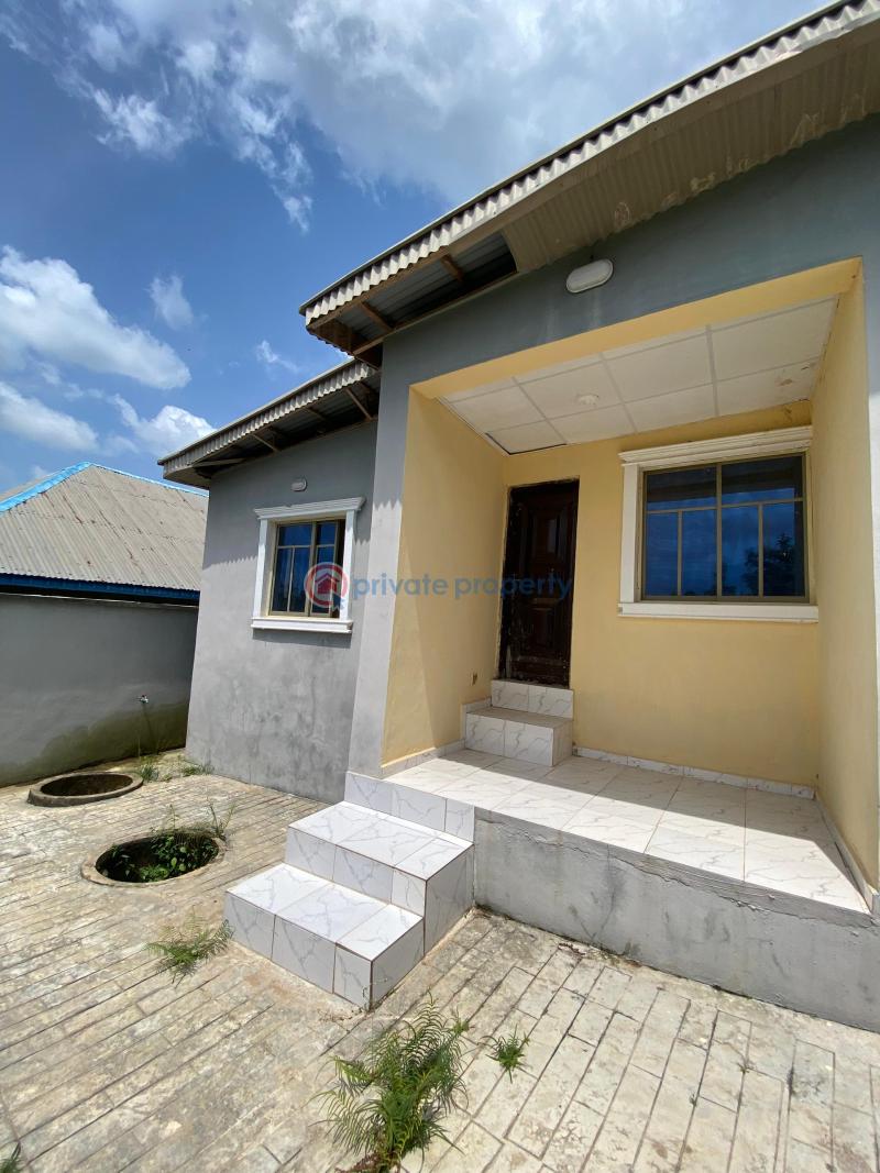 House For Sale Location: Elenushosho Off Ologolo Nihort Road 15minutes Drive To Alpha Grace Estate. Ibadan Oyo - 0