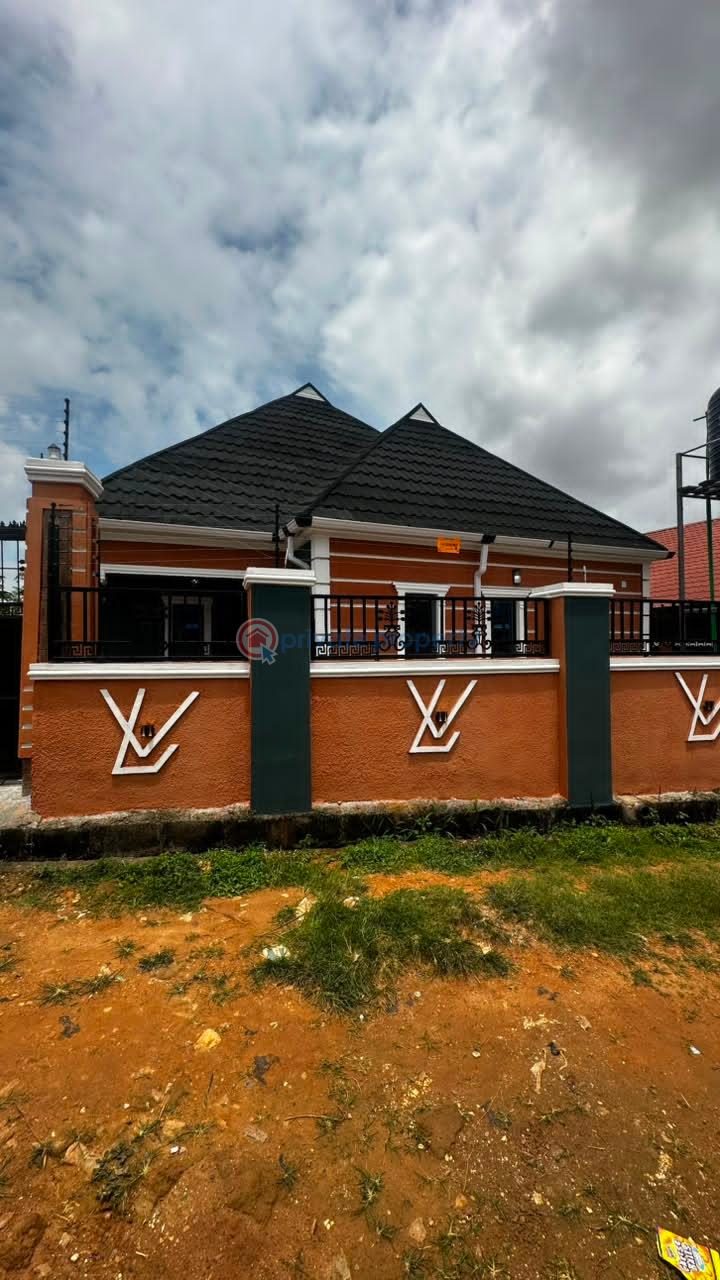 House For Sale Less Than 1 Min Drive To The Express. Ifesowapo Street, Akala Express, Ibadan. Ibadan Oyo - 0