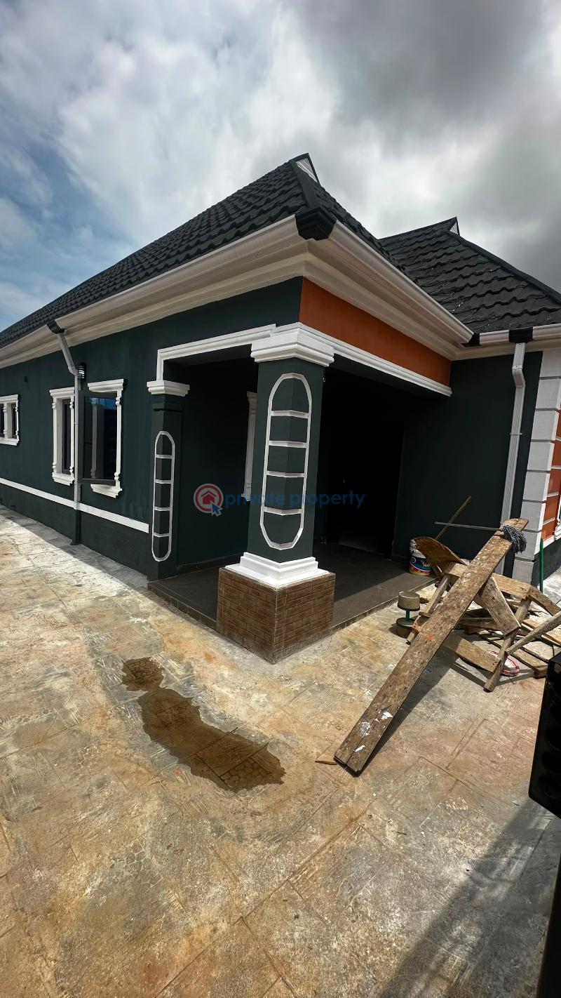 House For Sale Less Than 1 Min Drive To The Express. Ifesowapo Street, Akala Express, Ibadan. Ibadan Oyo - 5