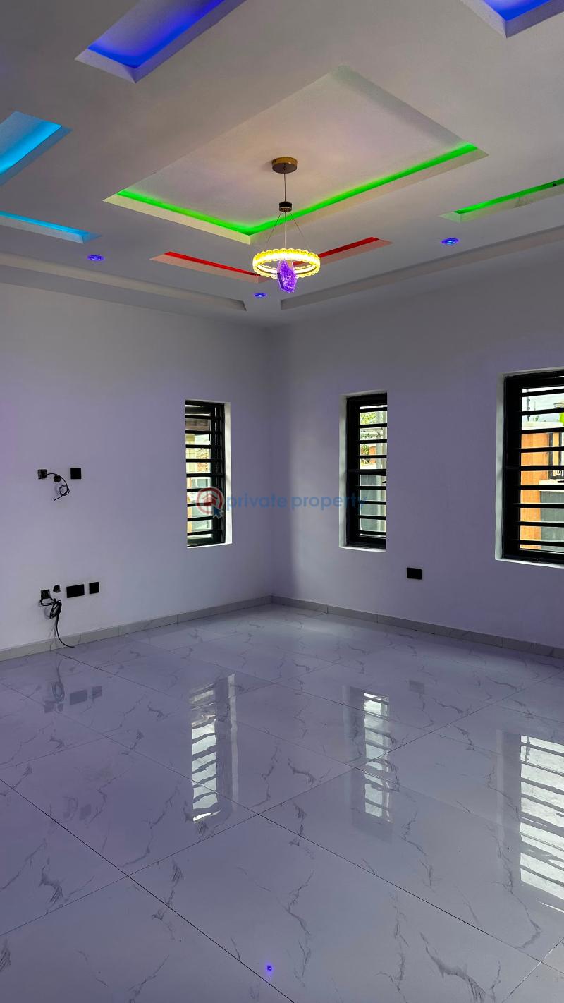 House For Sale Less Than 1 Min Drive To The Express. Ifesowapo Street, Akala Express, Ibadan. Ibadan Oyo - 6