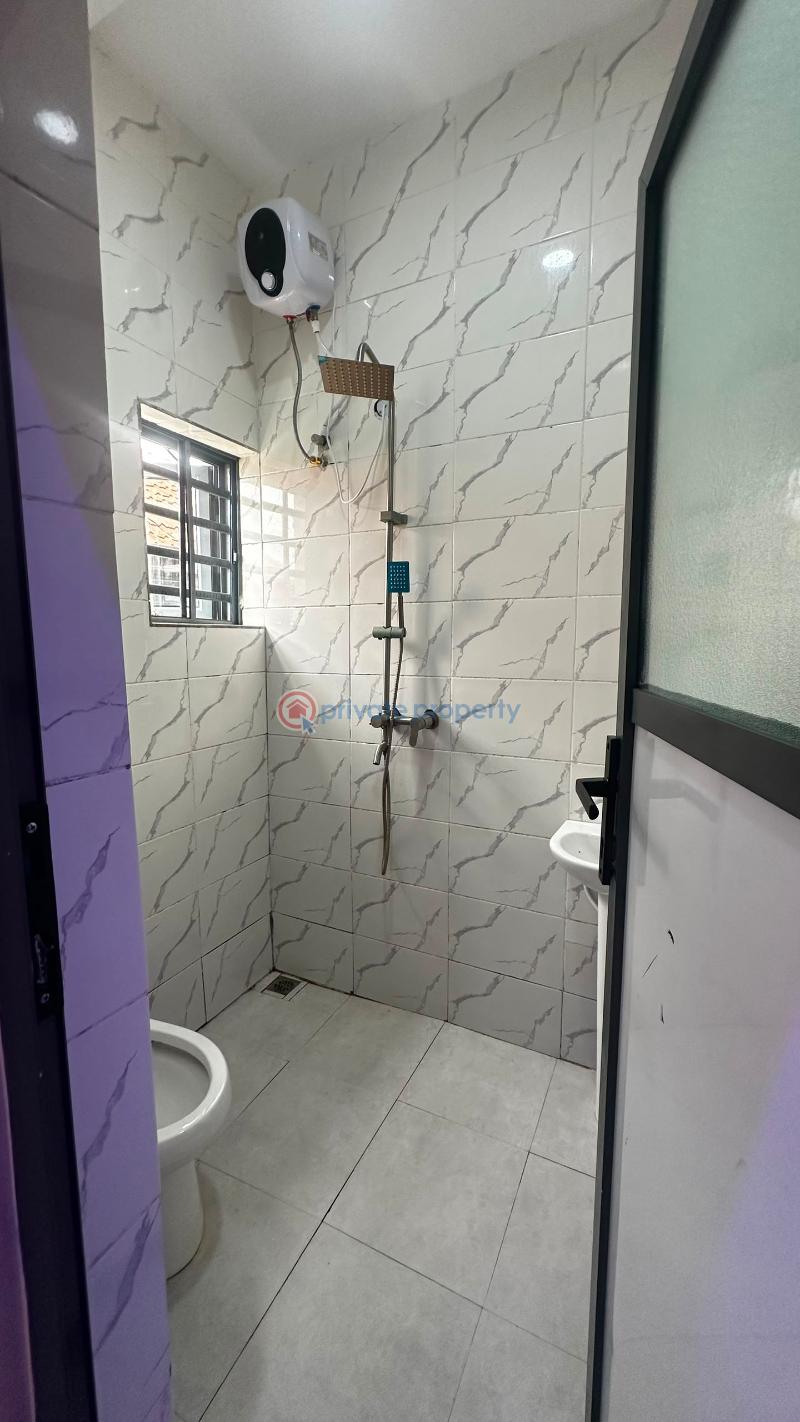 House For Sale Less Than 1 Min Drive To The Express. Ifesowapo Street, Akala Express, Ibadan. Ibadan Oyo - 19