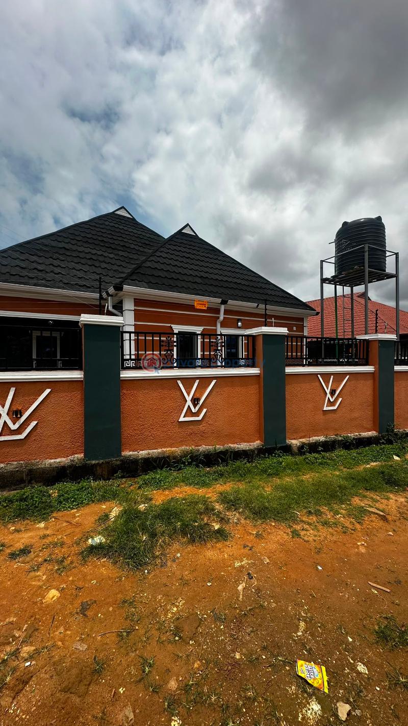 House For Sale Less Than 1 Min Drive To The Express. Ifesowapo Street, Akala Express, Ibadan. Ibadan Oyo - 1