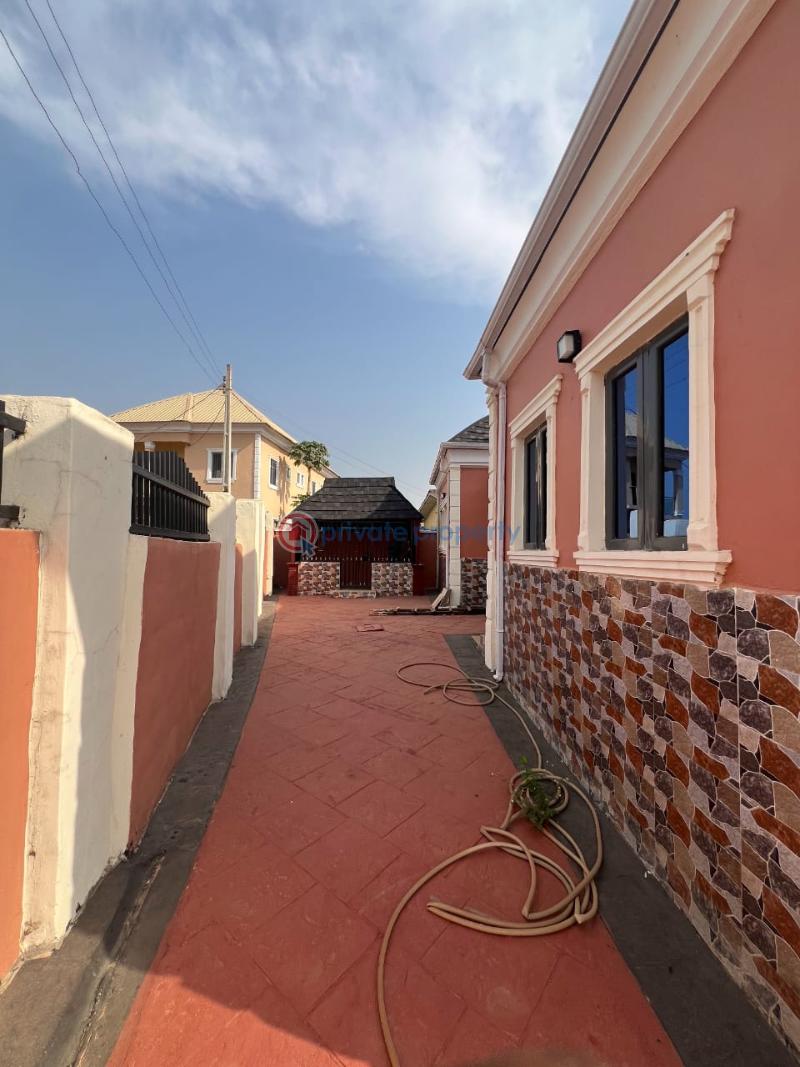 3 bedroom Block Of Flats For Sale Liberty Academy Road Off Akala Express Way Ibadan Oyo - 0