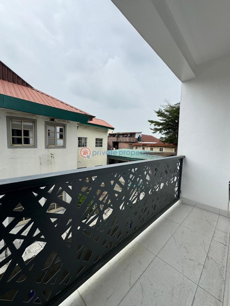 3 bedroom Flat & Apartment For Sale Surulere, Lagos Surulere Lagos - 4