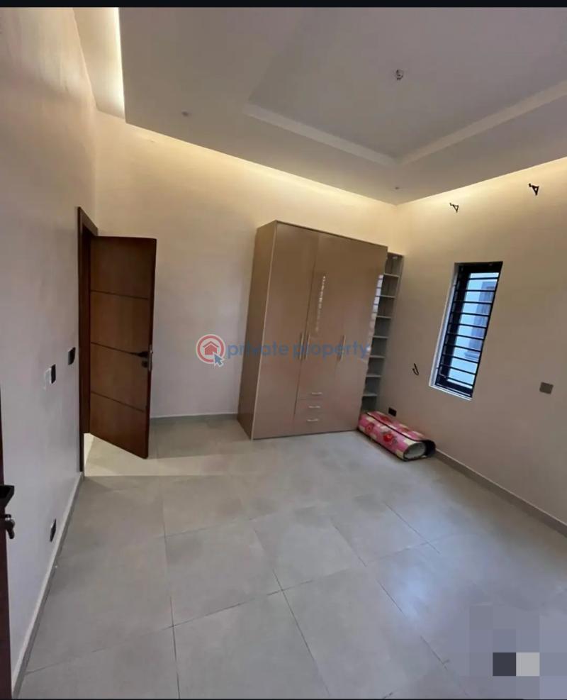 3 bedroom Block Of Flats For Sale Gbagada Lagos - 2