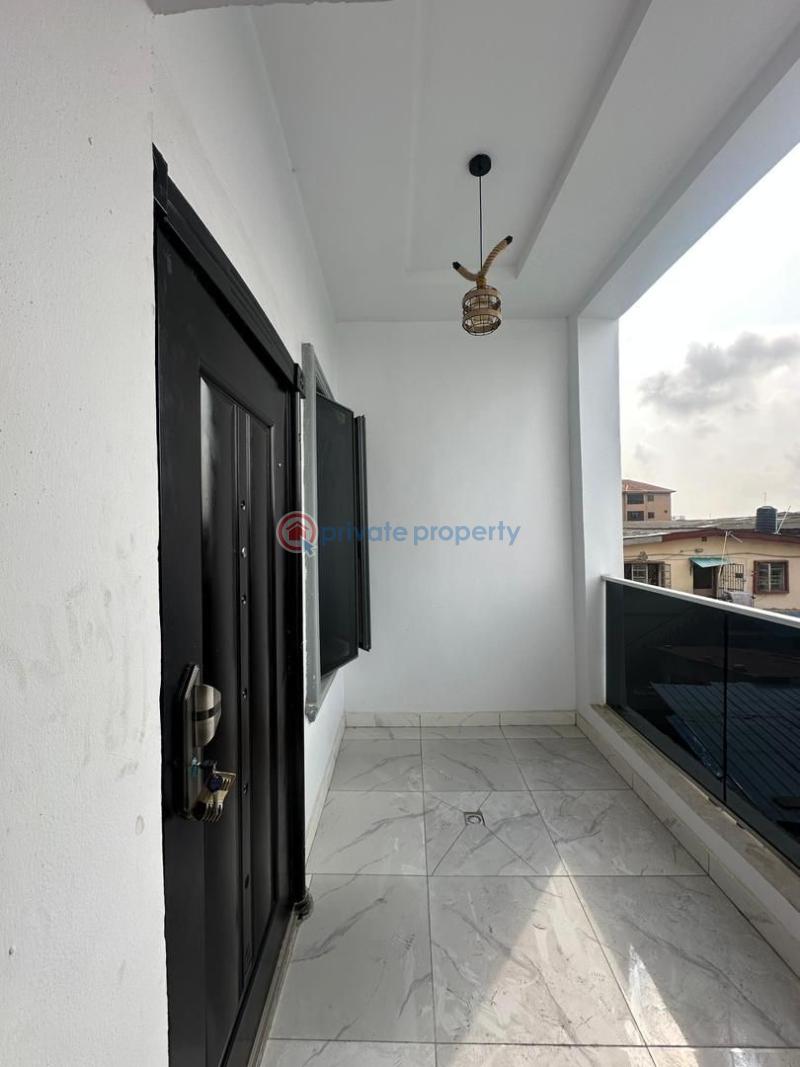 3 bedroom Block Of Flats For Sale Ogunlana Surulere Lagos - 5