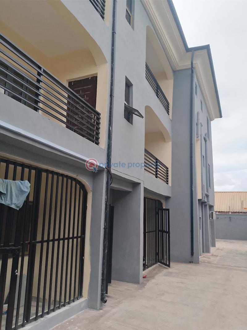 3 bedroom Block Of Flats For Rent Ago Palace Isolo Lagos - 0