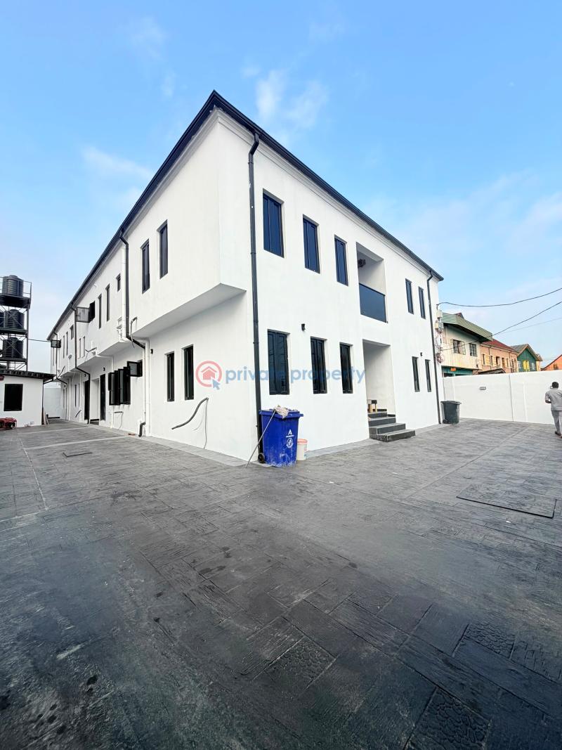 3 bedroom Flat & Apartment For Sale Gbagada Lagos - 12