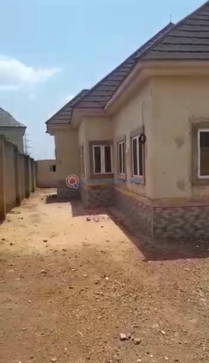 For sale 3 bedroom Bungalow Independence Layout Phase 2 Enugu Area