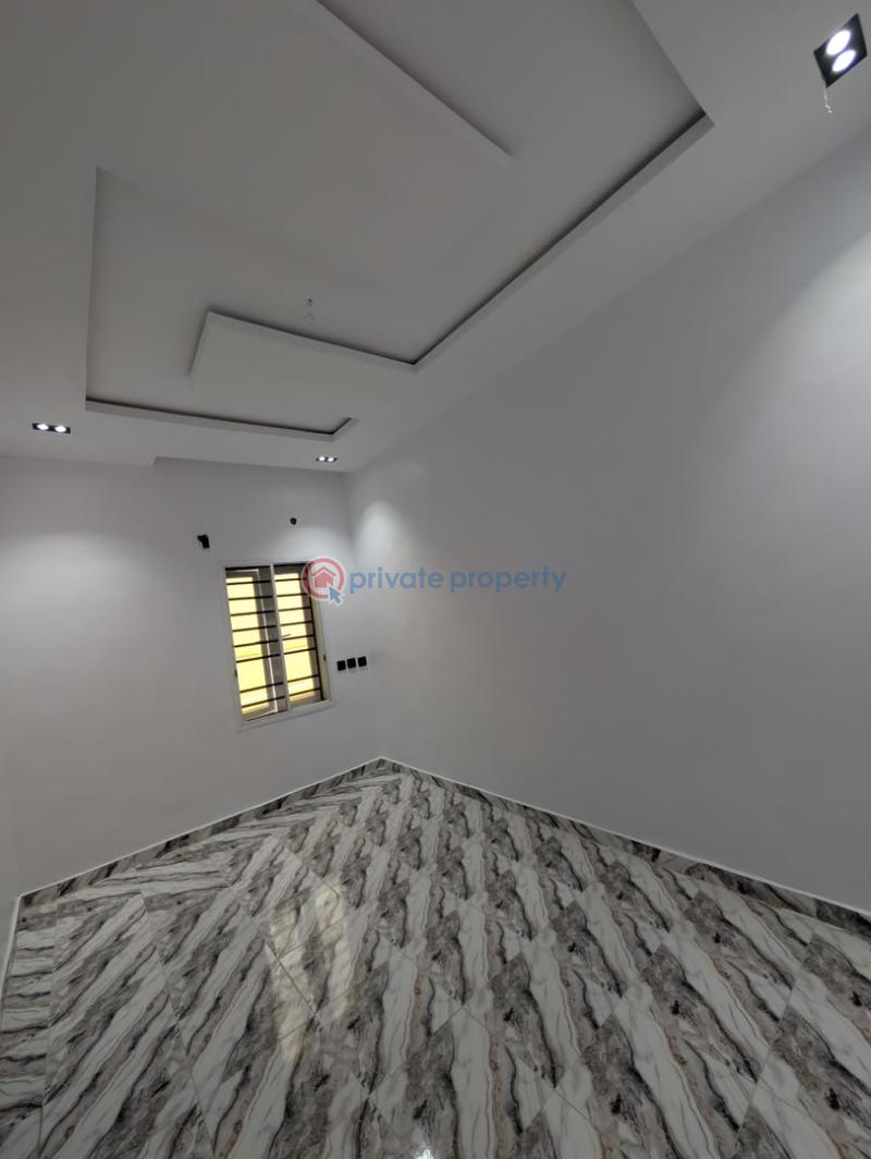 House For Sale Located At Monatan, At The Back Of Owu Crown Hotel & Baptist Church, Iwo Road, Ibadan Ibadan Oyo - 3