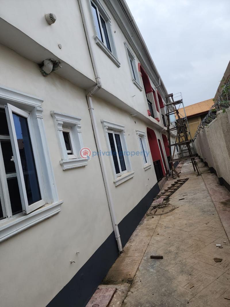 3 bedroom Block Of Flats For Rent Foodco Area, Akala Express Akala Express Ibadan Oyo - 5