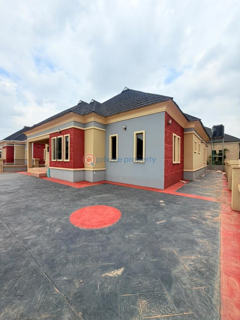 3 bedroom Detached Bungalow For Sale Mowe Ogun area  - 0