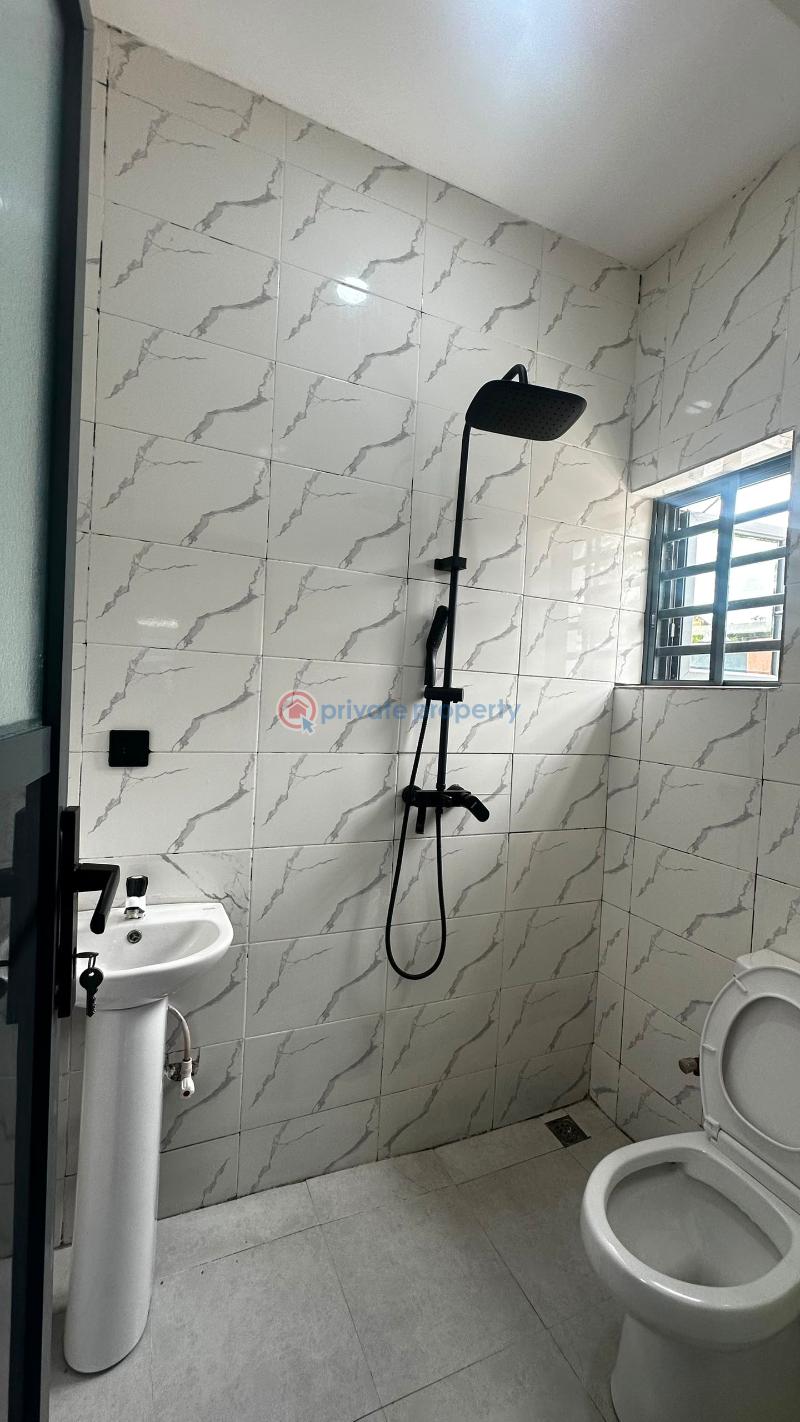 House For Sale Less Than 1 Min Drive To The Express. Ifesowapo Street, Akala Express, Ibadan. Ibadan Oyo - 12