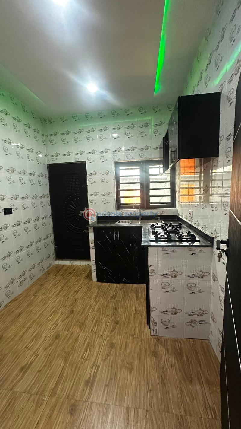House For Sale Less Than 1 Min Drive To The Express. Ifesowapo Street, Akala Express, Ibadan. Ibadan Oyo - 10