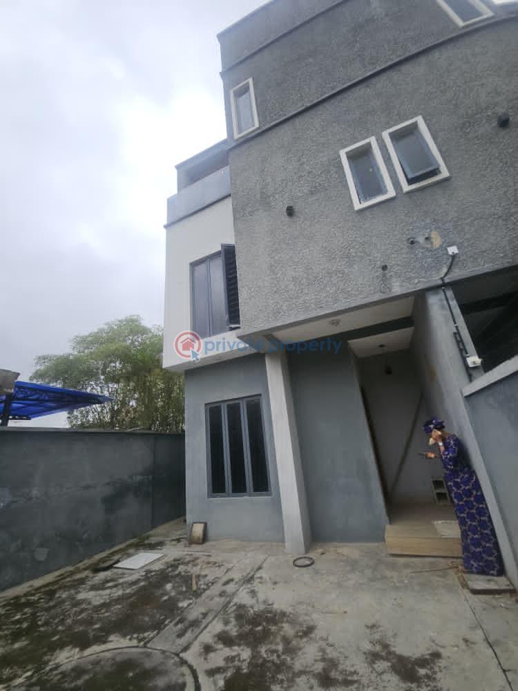 3 bedroom Duplex For Rent Magodo Phase 2 Gra Ikeja Lagos - 0