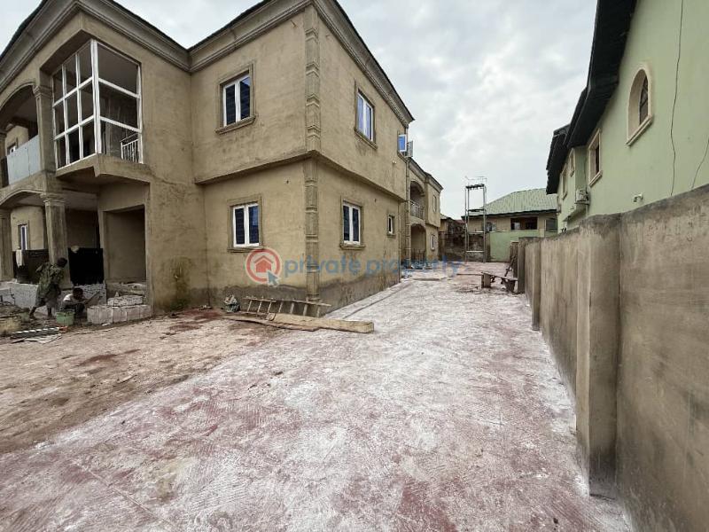 Newly built 3bedroom all ensuite with all facilities in place at heritage estate akala express - 6 3 bedroom Block Of Flats For Rent Heritage Estate, Akala Express Akala Express Ibadan Oyo - 6