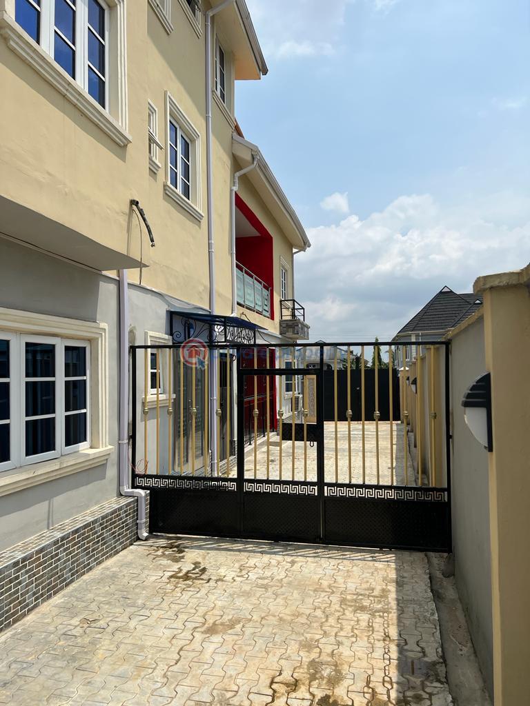 For rent 3 bedroom Duplex Diamond Estate, Command Ipaja Road Ipaja