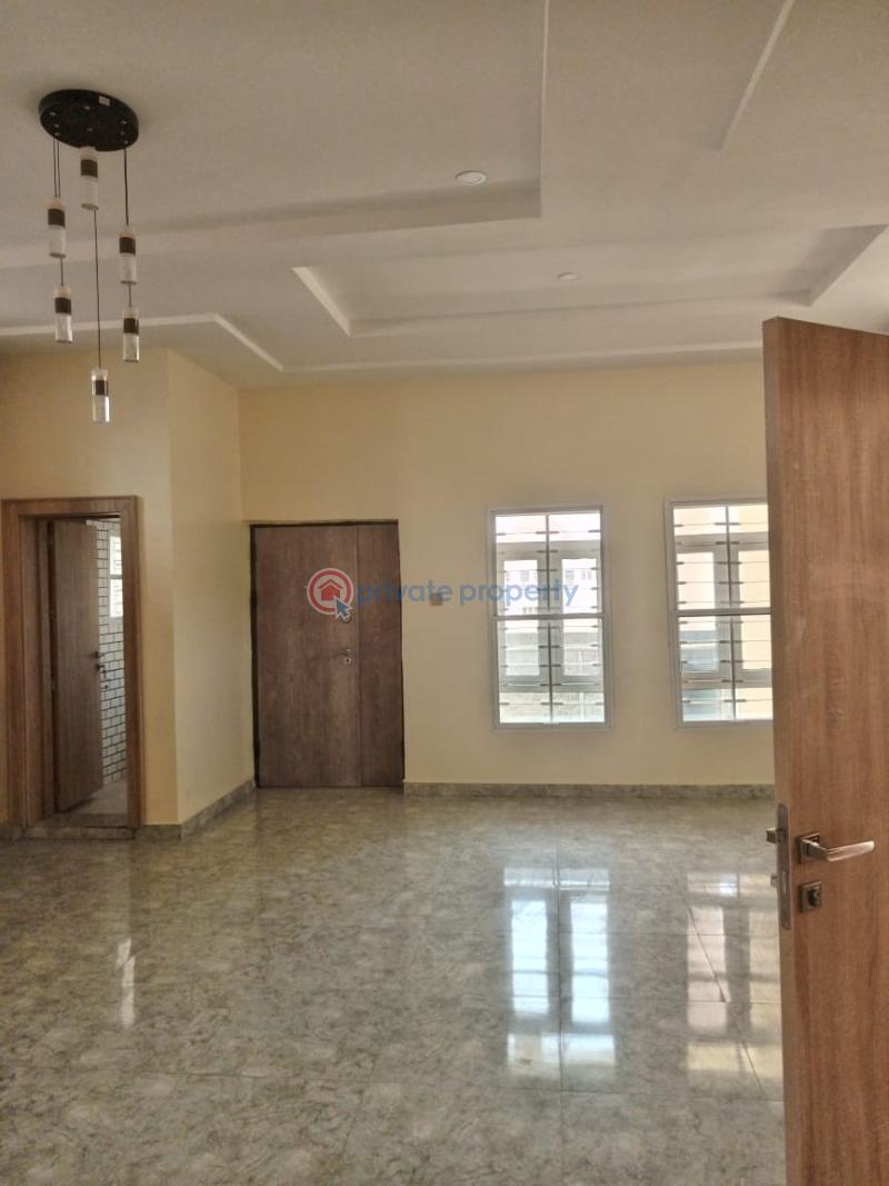 For sale 4 bedroom House Riverpark Estate, Along Airport Road Lugbe