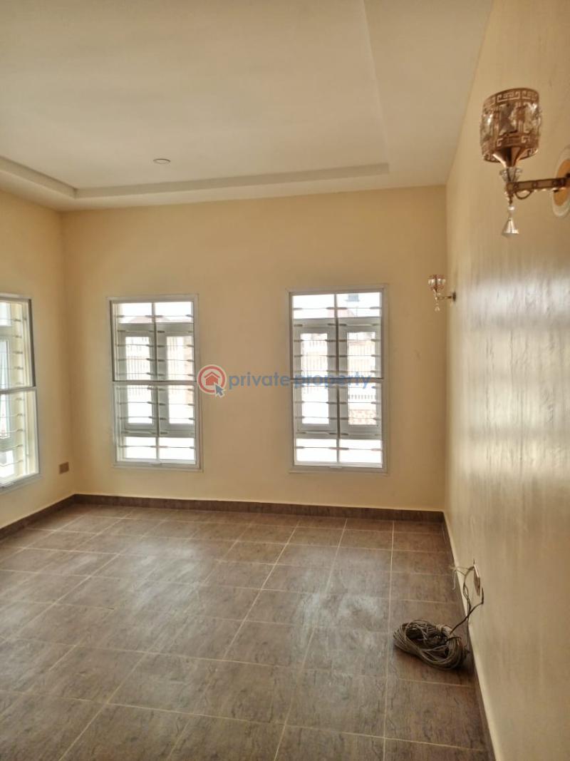 For sale 4 bedroom House Riverpark Estate, Along Airport Road Lugbe