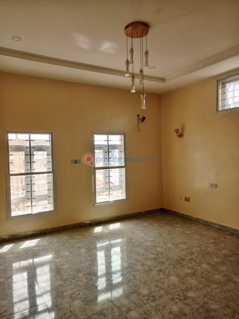 For sale 4 bedroom House Riverpark Estate, Along Airport Road Lugbe