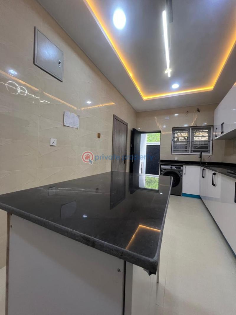 4 bedroom Duplex For Sale 20 Minutes To Airport. Alimosho Lagos - 4