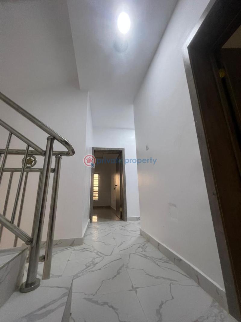 4 bedroom Duplex For Sale 20 Minutes To Airport. Alimosho Lagos - 10
