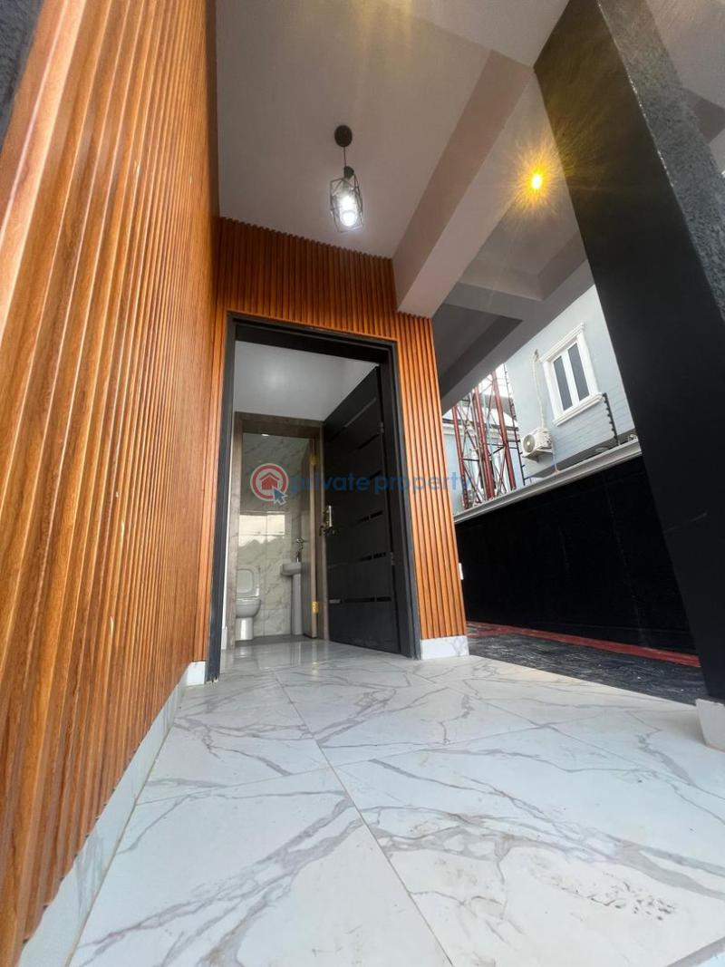 4 bedroom Duplex For Sale 20 Minutes To Airport. Alimosho Lagos - 0